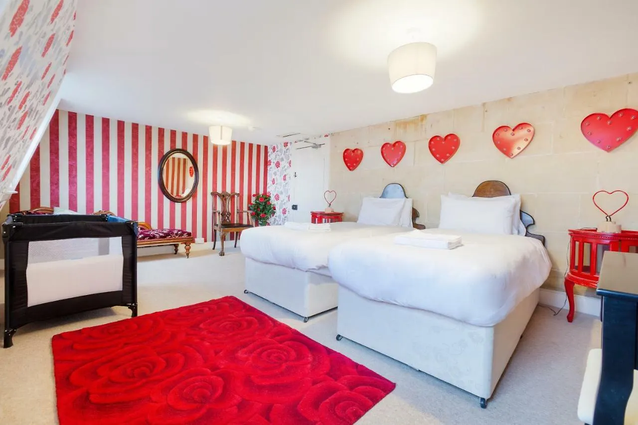 The Wonderland Townhouse - Alice In Wonderland 7Bdr Home Bath Holiday home