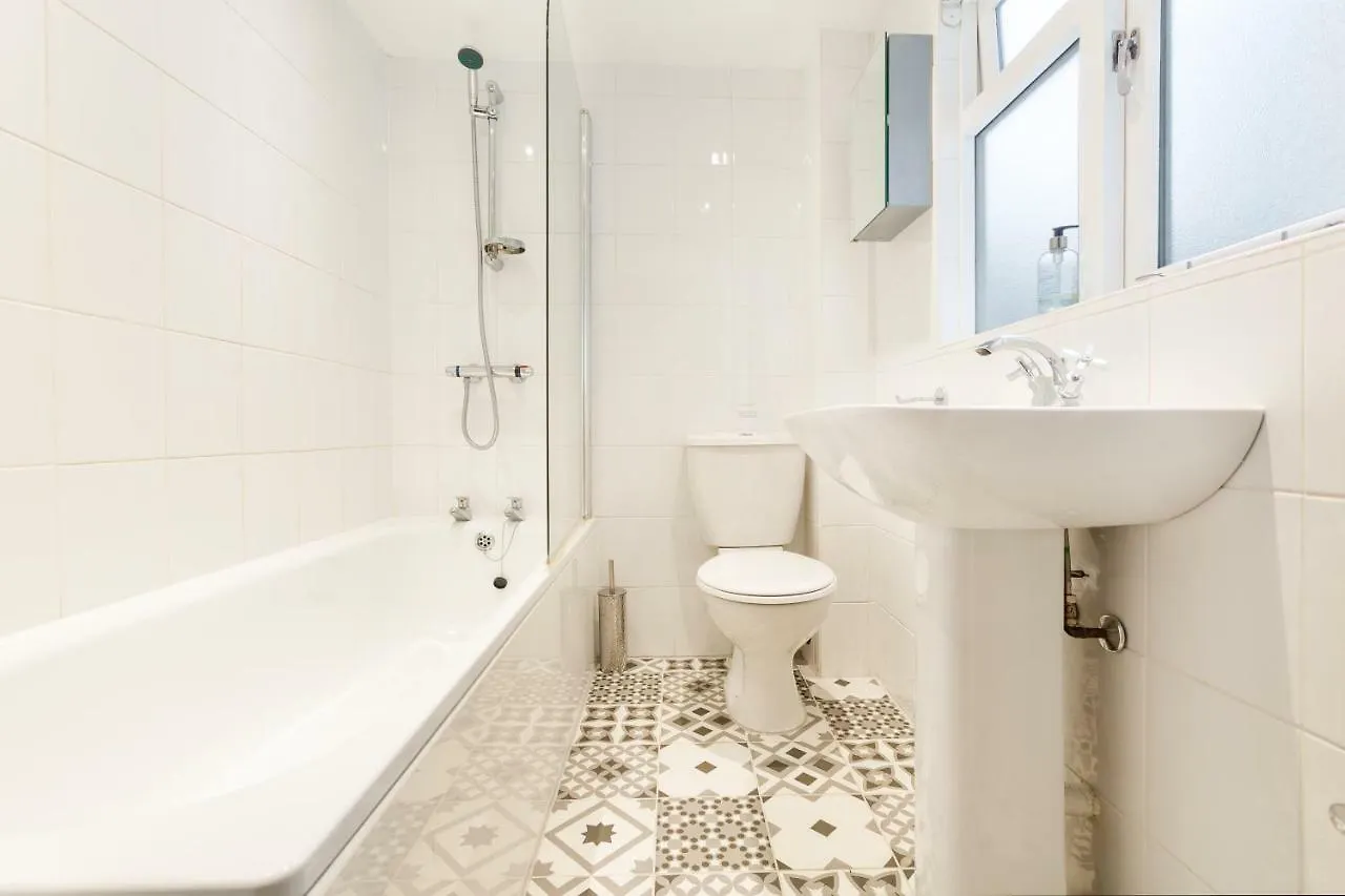 The Wonderland Townhouse - Alice In Wonderland 7Bdr Home Bath 0*,  United Kingdom