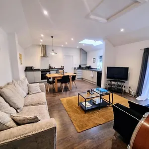 No.1 Bloom Apartments, Apartment